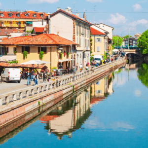 Giro in barca sui navigli milanesi e Darsena